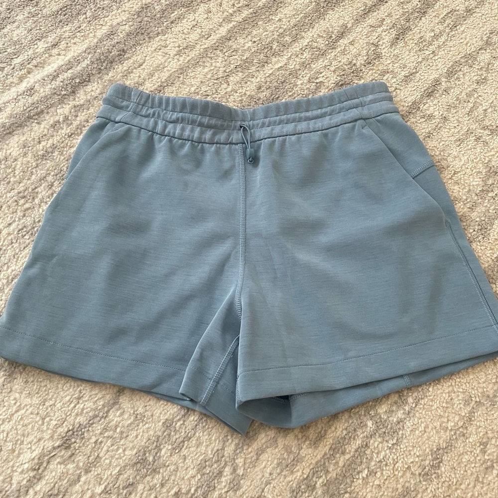 Lululemon Softstreme High Rise Shorts 4” Size 6